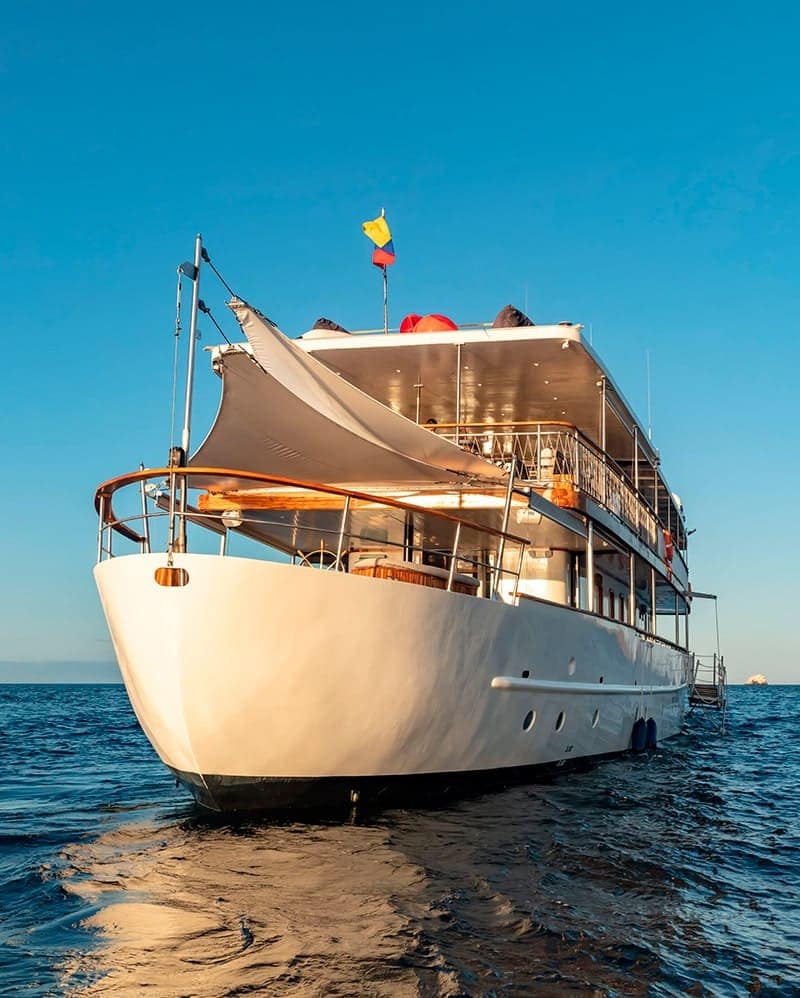 Cruise aboard Grace Yacht on a 8 or 15-Day Cruise